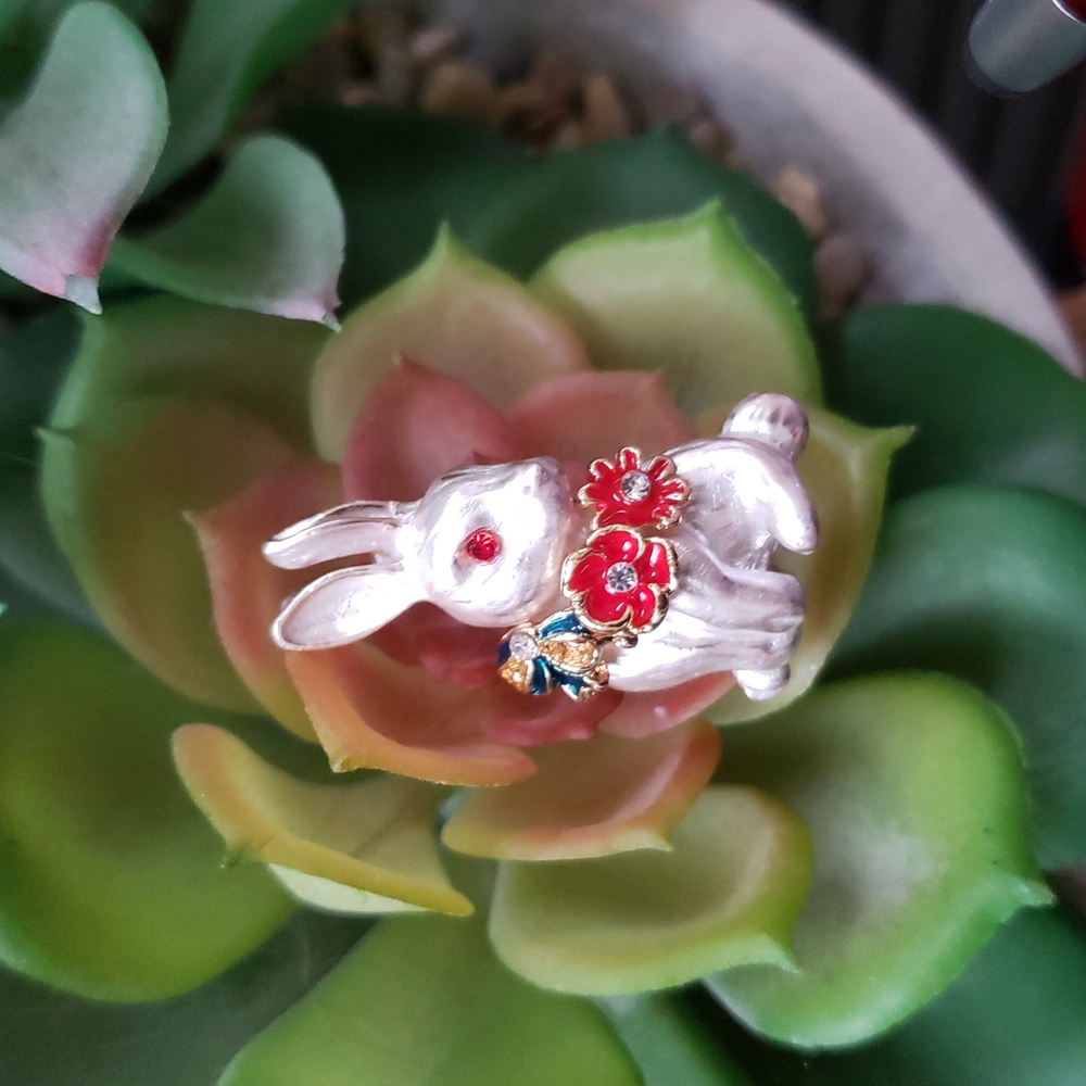 Bunny Brooch Pin - Picture 5 of 7